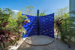 New Oasis in Gated Community With Pool Breakfast