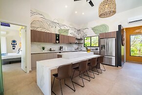 New Oasis in Gated Community With Pool Breakfast