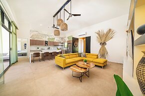 New Oasis in Gated Community With Pool Breakfast