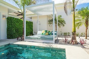 New Oasis in Gated Community With Pool Breakfast