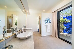 New Oasis in Gated Community With Pool Breakfast