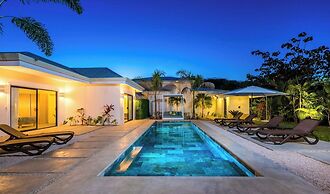 New Oasis in Gated Community With Pool Breakfast