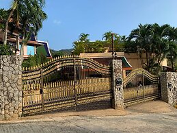 Villa Malee , Sea View Infinity Pool, Staff, Chef