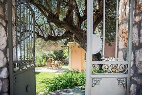 The Cerulean Villa - The Concord Of Blue And Green!