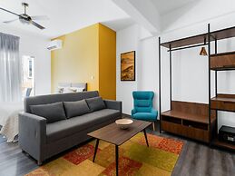 Sanders Center - Nice Studio Apt With Balcony