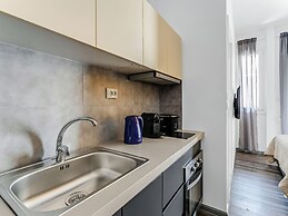 Sanders Center - Nice Studio Apt With Balcony