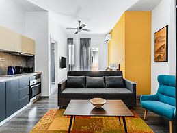 Sanders Center - Nice Studio Apt With Balcony