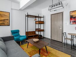 Sanders Center - Nice Studio Apt With Balcony