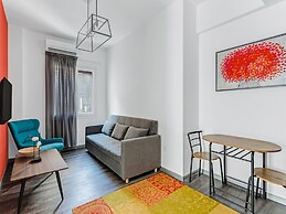 Sanders Center - Cozy Studio Apt With Balcony