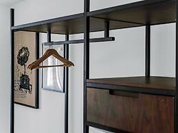 Sanders Center - Cozy Studio Apt With Balcony