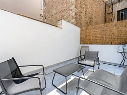 Sanders Center - Cozy Studio Apt With Balcony