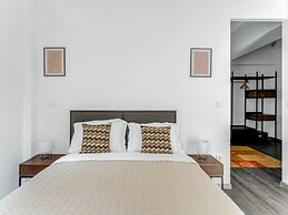 Sanders Center - Cozy Studio Apt With Balcony