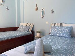 Cozy Beachfront Maisonette Offers Panoramic Views of Sea!