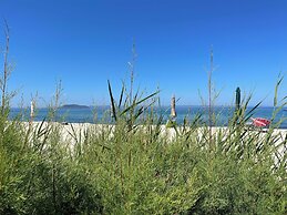 Cozy Beachfront Maisonette Offers Panoramic Views of Sea!