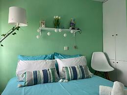 Cozy Beachfront Maisonette Offers Panoramic Views of Sea!