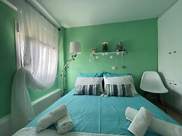 Cozy Beachfront Maisonette Offers Panoramic Views of Sea!