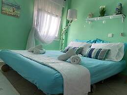 Cozy Beachfront Maisonette Offers Panoramic Views of Sea!