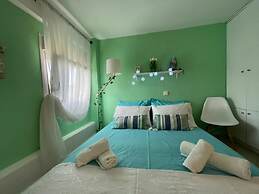 Cozy Beachfront Maisonette Offers Panoramic Views of Sea!