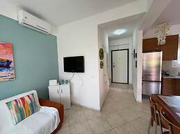 Cozy Beachfront Maisonette Offers Panoramic Views of Sea!