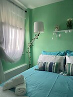 Cozy Beachfront Maisonette Offers Panoramic Views of Sea!