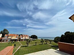 Cozy Beachfront Maisonette Offers Panoramic Views of Sea!