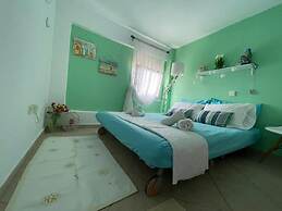 Cozy Beachfront Maisonette Offers Panoramic Views of Sea!