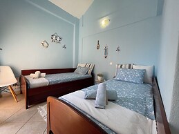 Cozy Beachfront Maisonette Offers Panoramic Views of Sea!