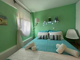 Cozy Beachfront Maisonette Offers Panoramic Views of Sea!