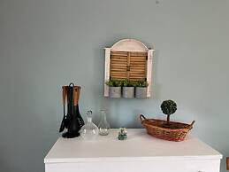 Cozy Beachfront Maisonette Offers Panoramic Views of Sea!