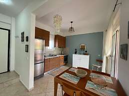 Cozy Beachfront Maisonette Offers Panoramic Views of Sea!