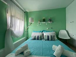 Cozy Beachfront Maisonette Offers Panoramic Views of Sea!