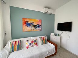 Cozy Beachfront Maisonette Offers Panoramic Views of Sea!