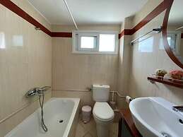 Cozy Beachfront Maisonette Offers Panoramic Views of Sea!