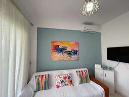 Cozy Beachfront Maisonette Offers Panoramic Views of Sea!