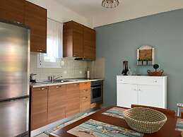 Cozy Beachfront Maisonette Offers Panoramic Views of Sea!