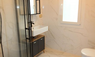 Charming Villa With Spacious Garden Near the sea