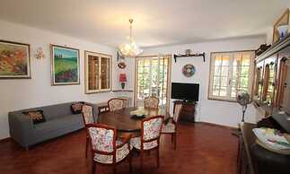 Charming Villa With Spacious Garden Near the sea