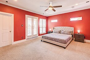 Vibrant Haven With Rooftop Patio