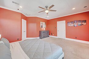 Vibrant Haven With Rooftop Patio