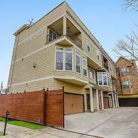 Vibrant Haven With Rooftop Patio