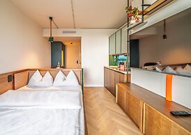 The Zipper Hotel & Apartments