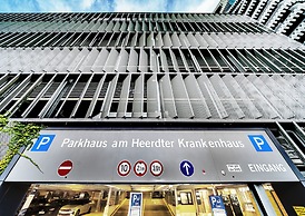 The Zipper Hotel & Apartments