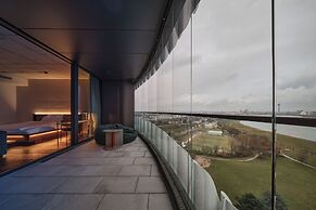 The Zipper Hotel & Apartments