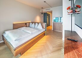 The Zipper Hotel & Apartments