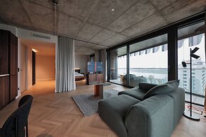 The Zipper Hotel & Apartments