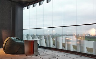 The Zipper Hotel & Apartments