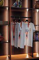 The Zipper Hotel & Apartments