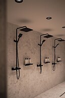 The Zipper Hotel & Apartments