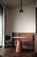 The Zipper Hotel & Apartments