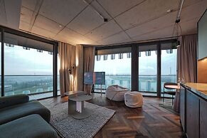 The Zipper Hotel & Apartments